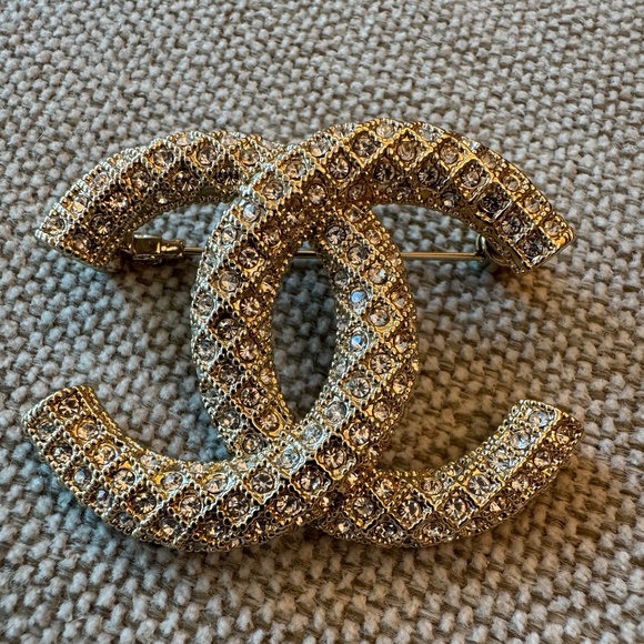 Super Rare Classic Chanel CC Logo Large Crystal Embellished Gold Brooch - Picture 1 of 3